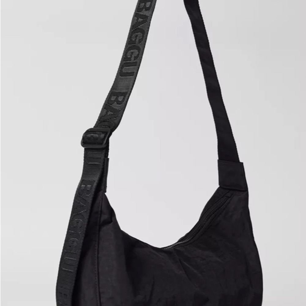 BAGGU Medium Nylon Crescent Bag